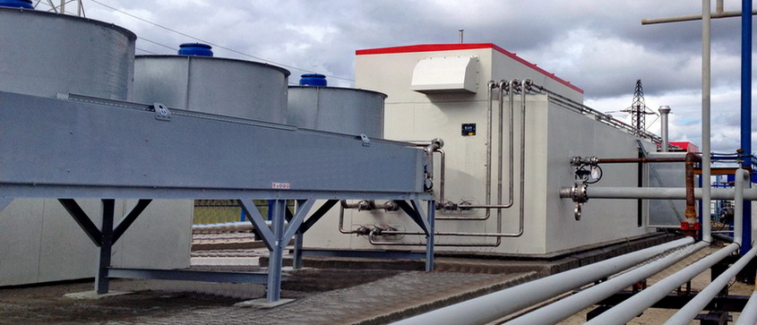 Associated gas compressor unit